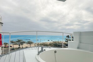 绝美豪华海景特色-双人房 | 露台