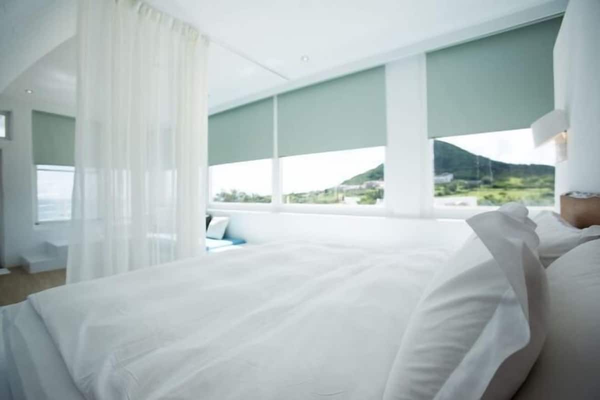Desk, bed sheets