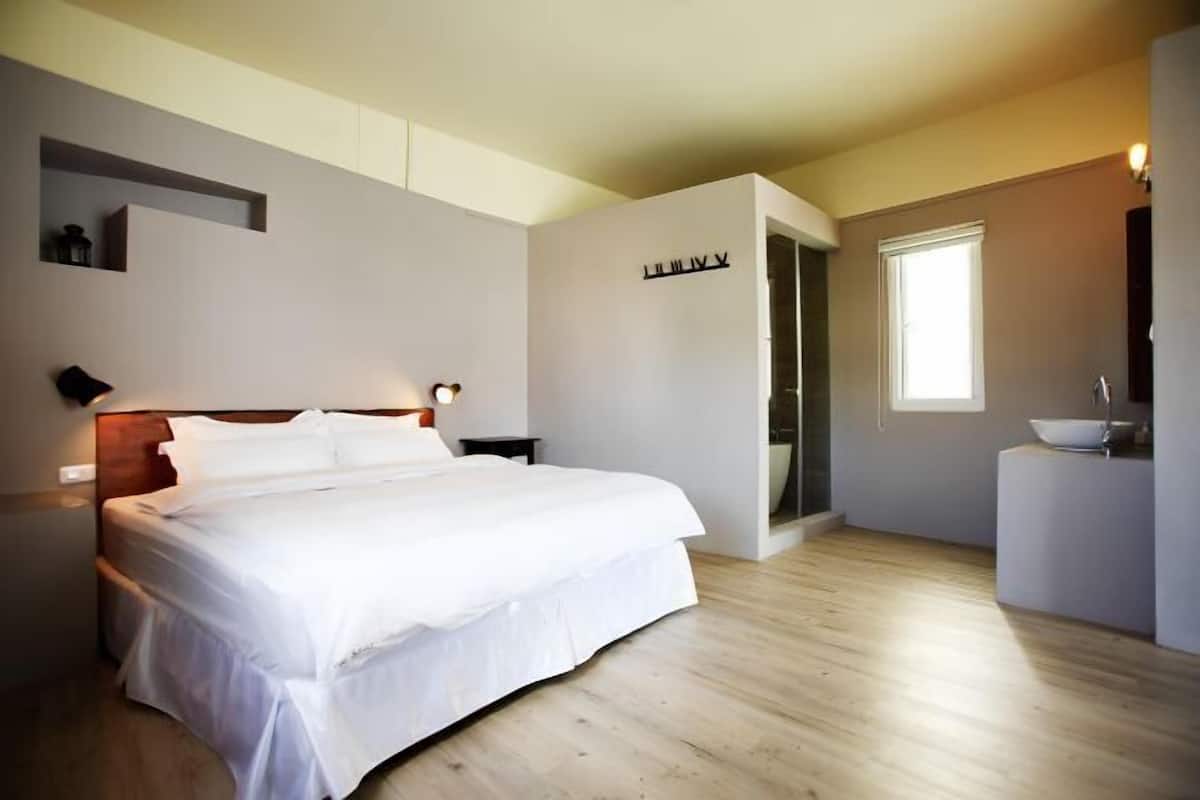 Desk, bed sheets
