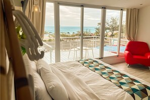 绝美海景大露台-双人房 | 办公桌、床单