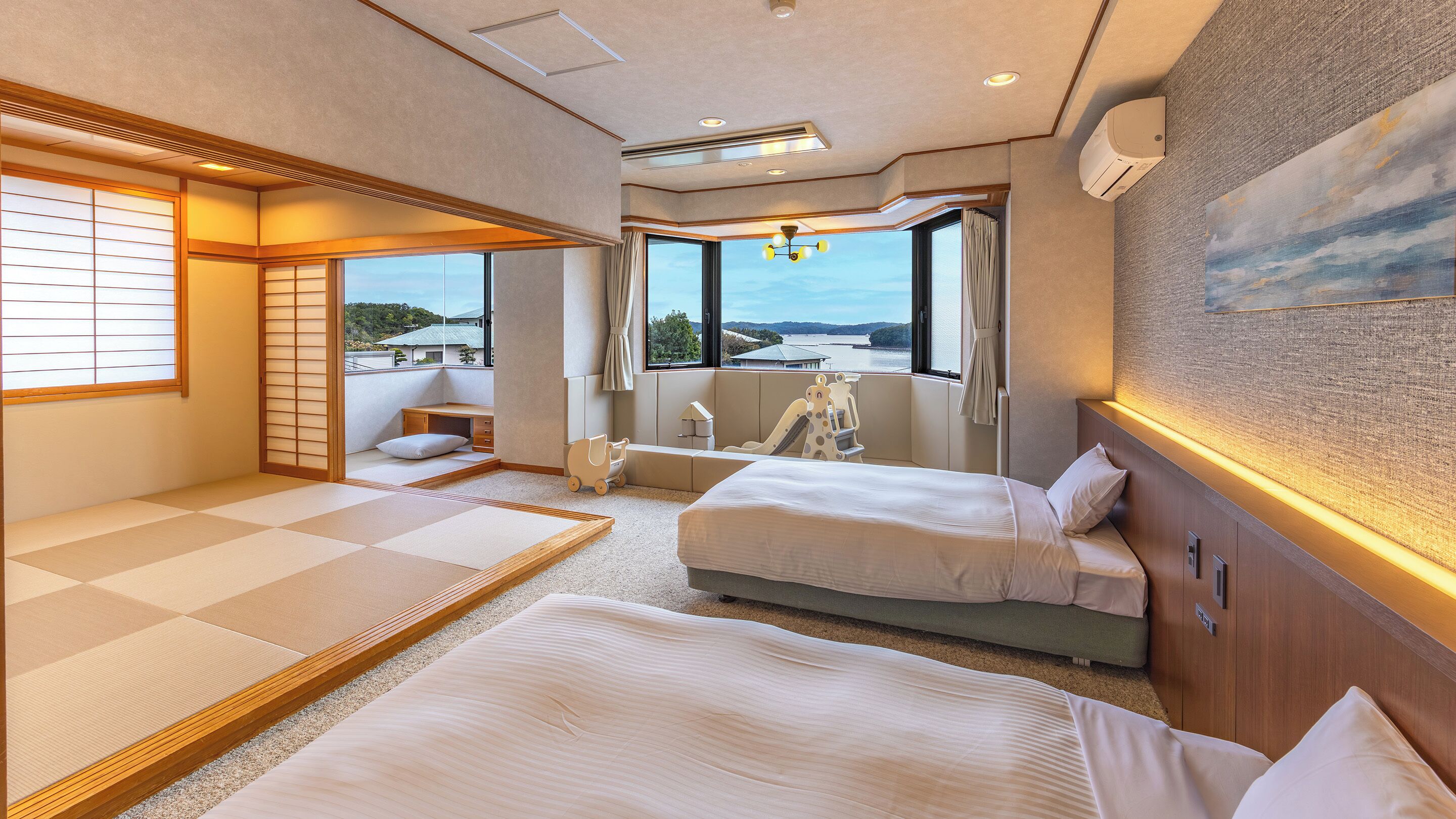 Rom – superior, ikke-røyk (Poolside,Kids,Japanese-Western,Bath) | Safe på rommet, skrivebord, wi-fi (inkludert) og sengetøy