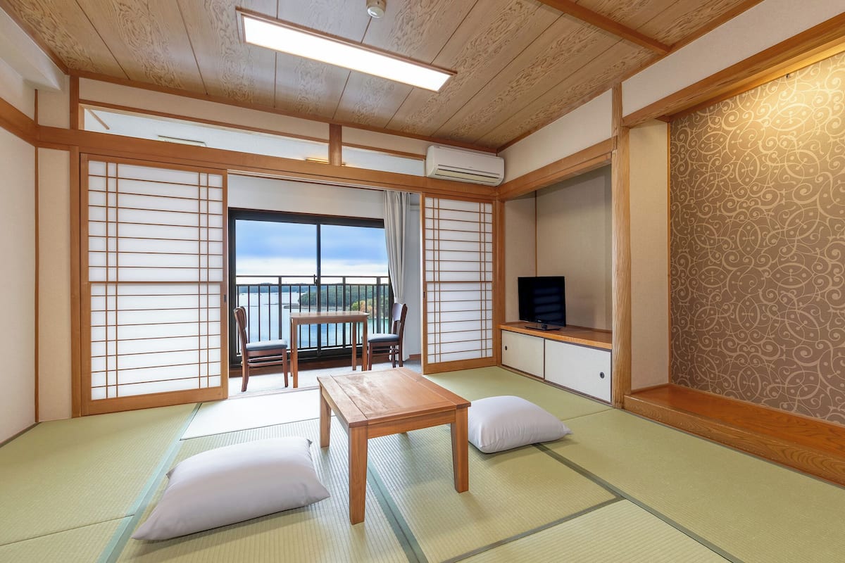 Rom – standard, ikke-røyk (Japanese Style, for 5 people, No Bath) | Safe på rommet, skrivebord, wi-fi (inkludert) og sengetøy