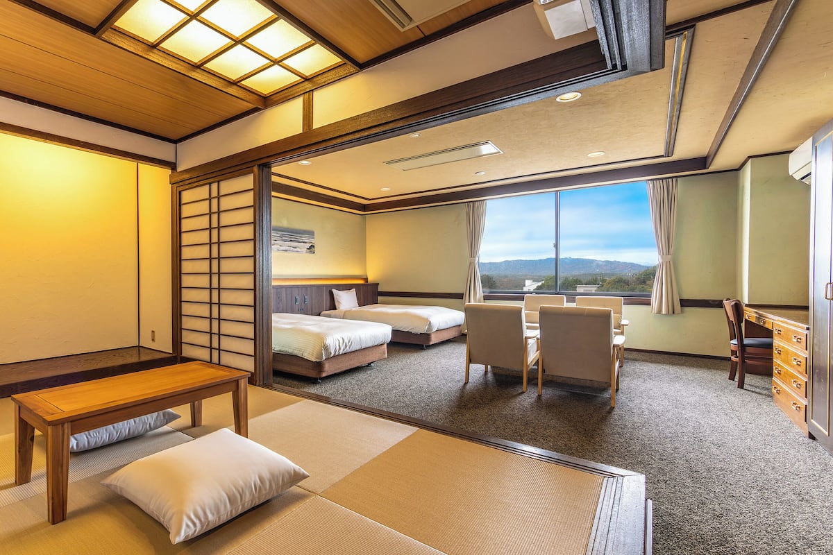 Rom – standard, ikke-røyk, hageutsikt (Japanese Western Style with Bath) | Safe på rommet, skrivebord, wi-fi (inkludert) og sengetøy