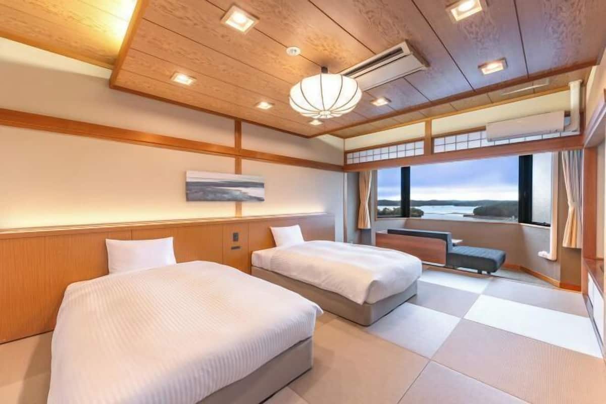 Safe på rommet, skrivebord, wi-fi (inkludert) og sengetøy