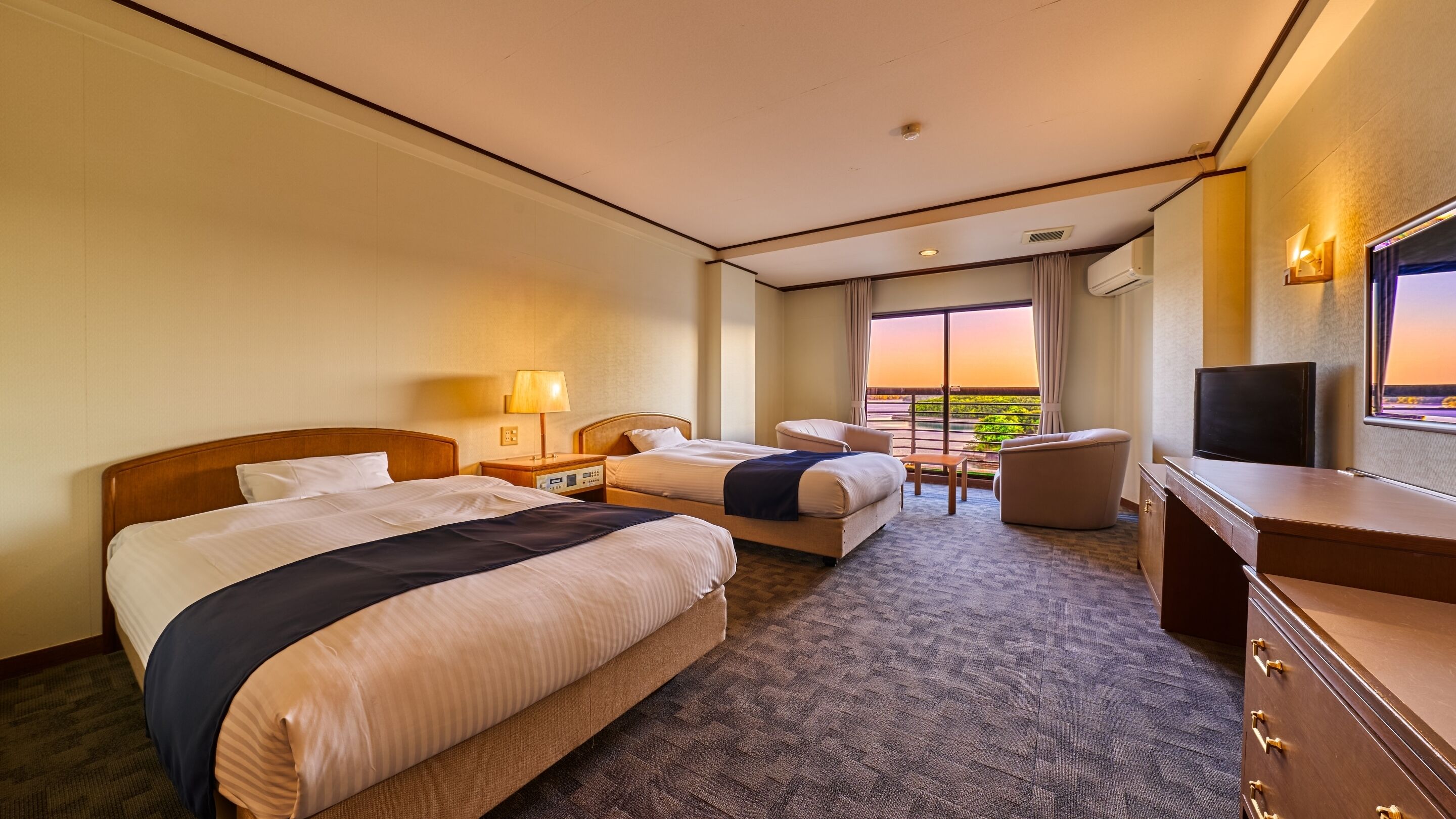 Tomannsrom – standard, ikke-røyk (with Bath) | Safe på rommet, skrivebord, wi-fi (inkludert) og sengetøy