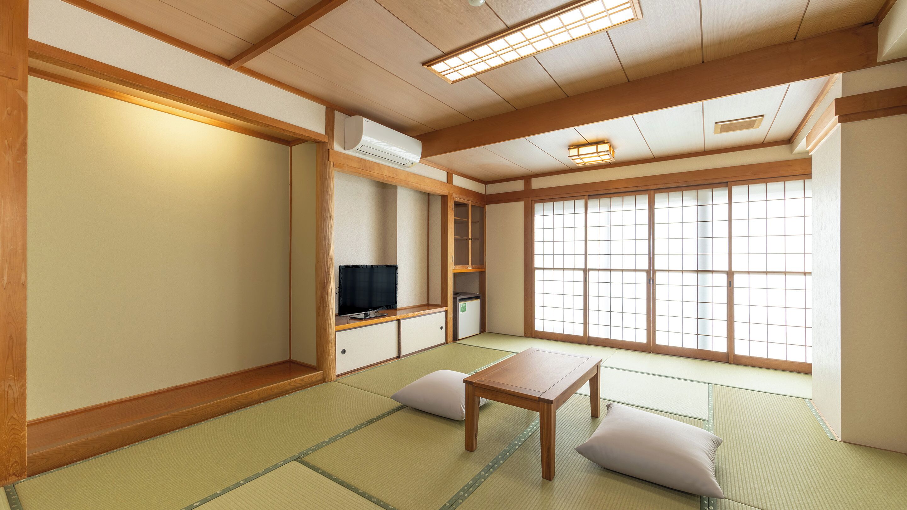 Rom – standard, ikke-røyk (Poolside,Kids,JapaneseStyle,with Bath) | Safe på rommet, skrivebord, wi-fi (inkludert) og sengetøy