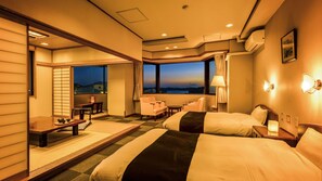 Superior Japanese Western Style Room with Bath (Poolside), Non-Smoking