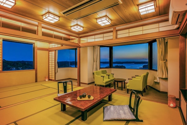 Kamar Superior, Bebas Asap Rokok (Japanese Style 2-Room, with Bath) | Brankas, meja kerja, Wi-Fi gratis, dan seprai linen