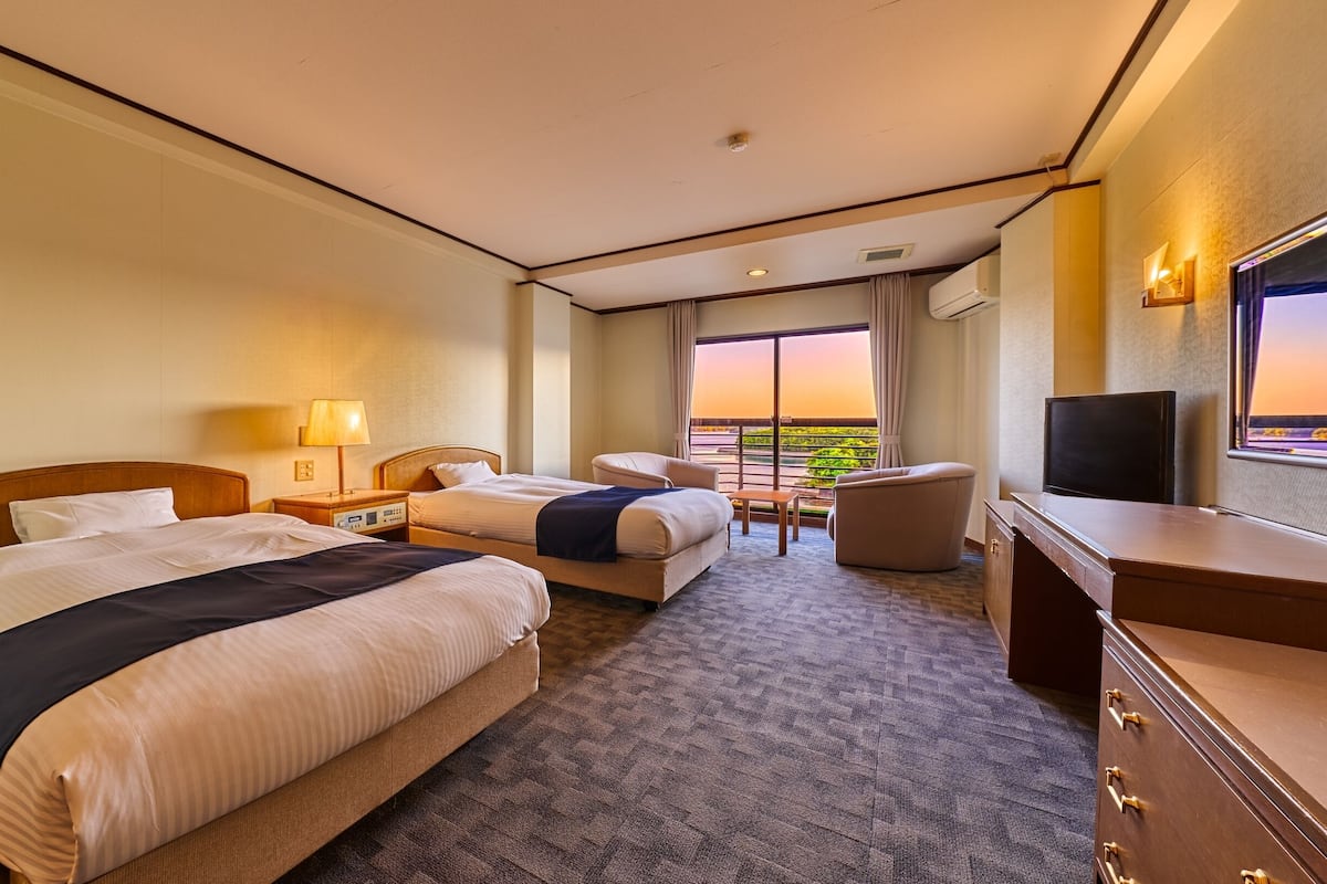 Standard Twin Room with Bath, Non-Smoking | 1 bedroom, in-room safe, desk, free WiFi