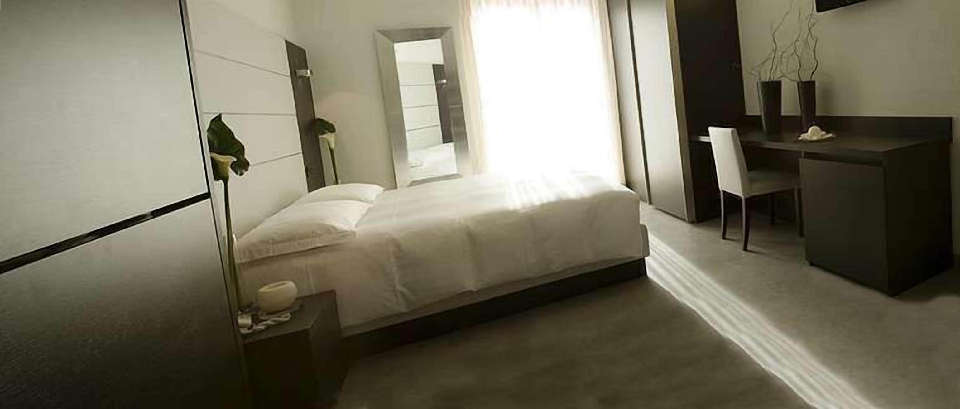 desk, soundproofing, free cots/infant beds, free wifi