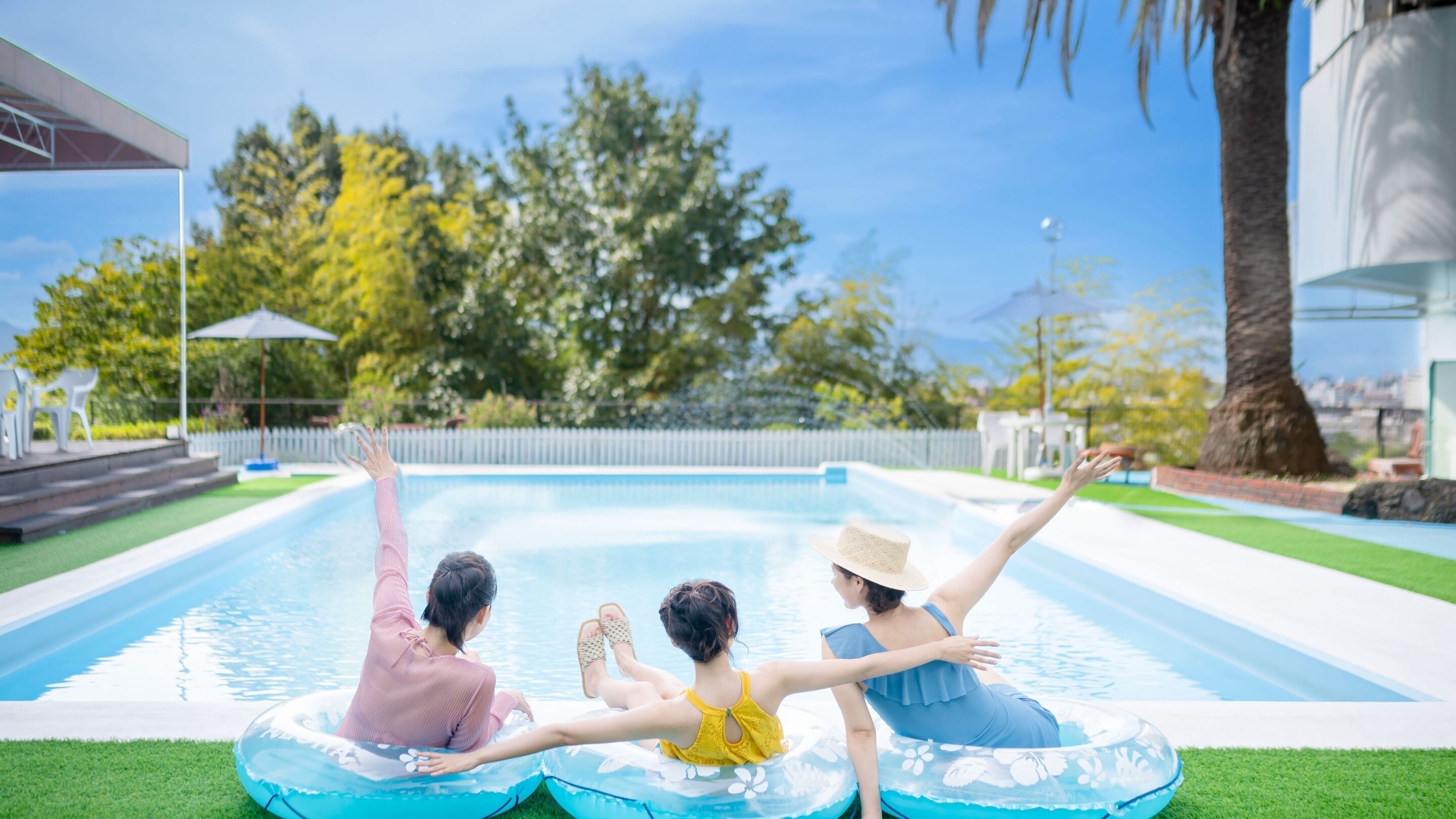 Seasonal outdoor pool