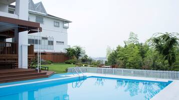 Piscine extérieure (ouverte en saison)