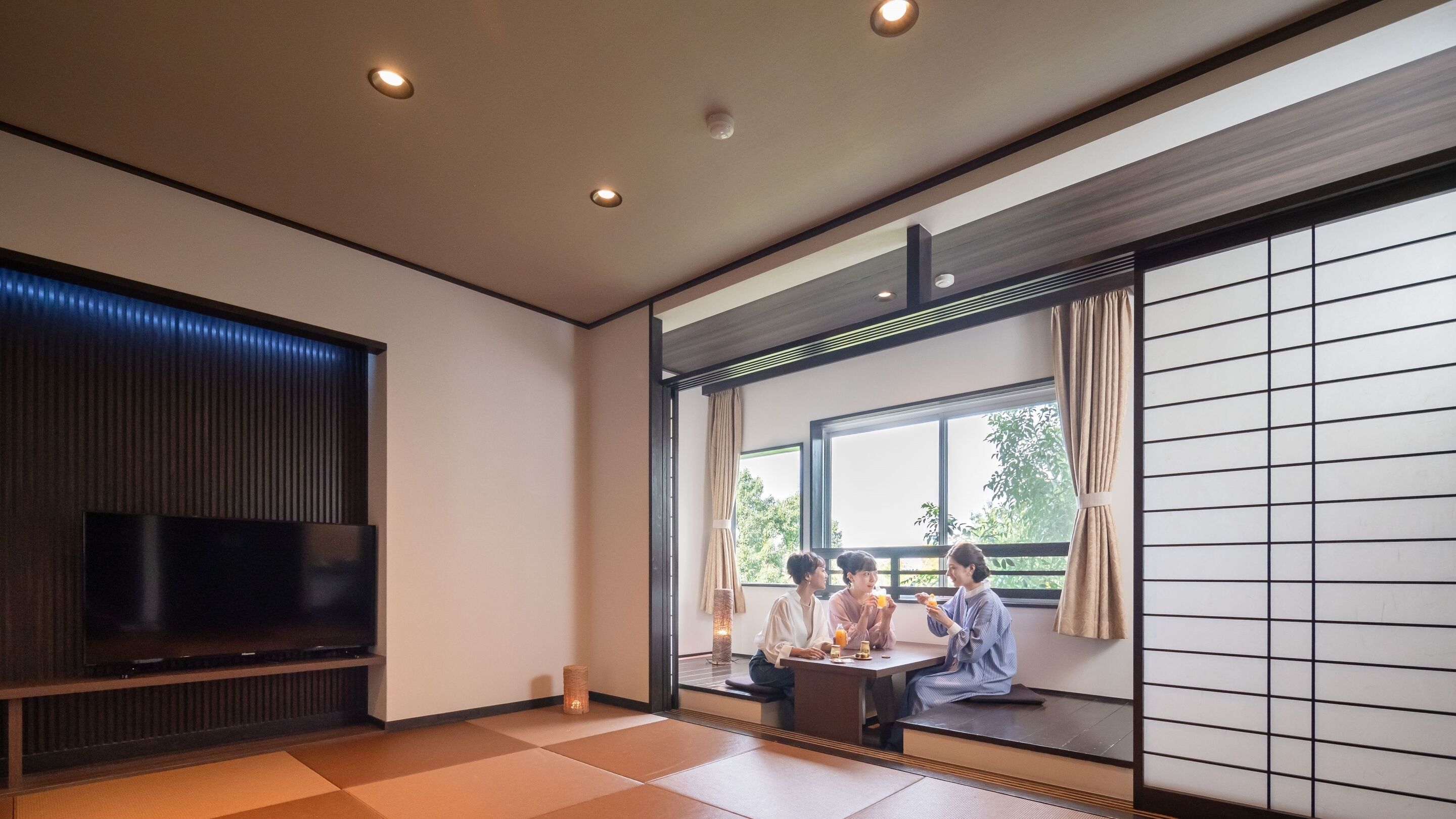 Standard Room, Non Smoking (Japanese Style, with Shower) | Peti besi dalam bilik, meja, Wi-fi percuma 