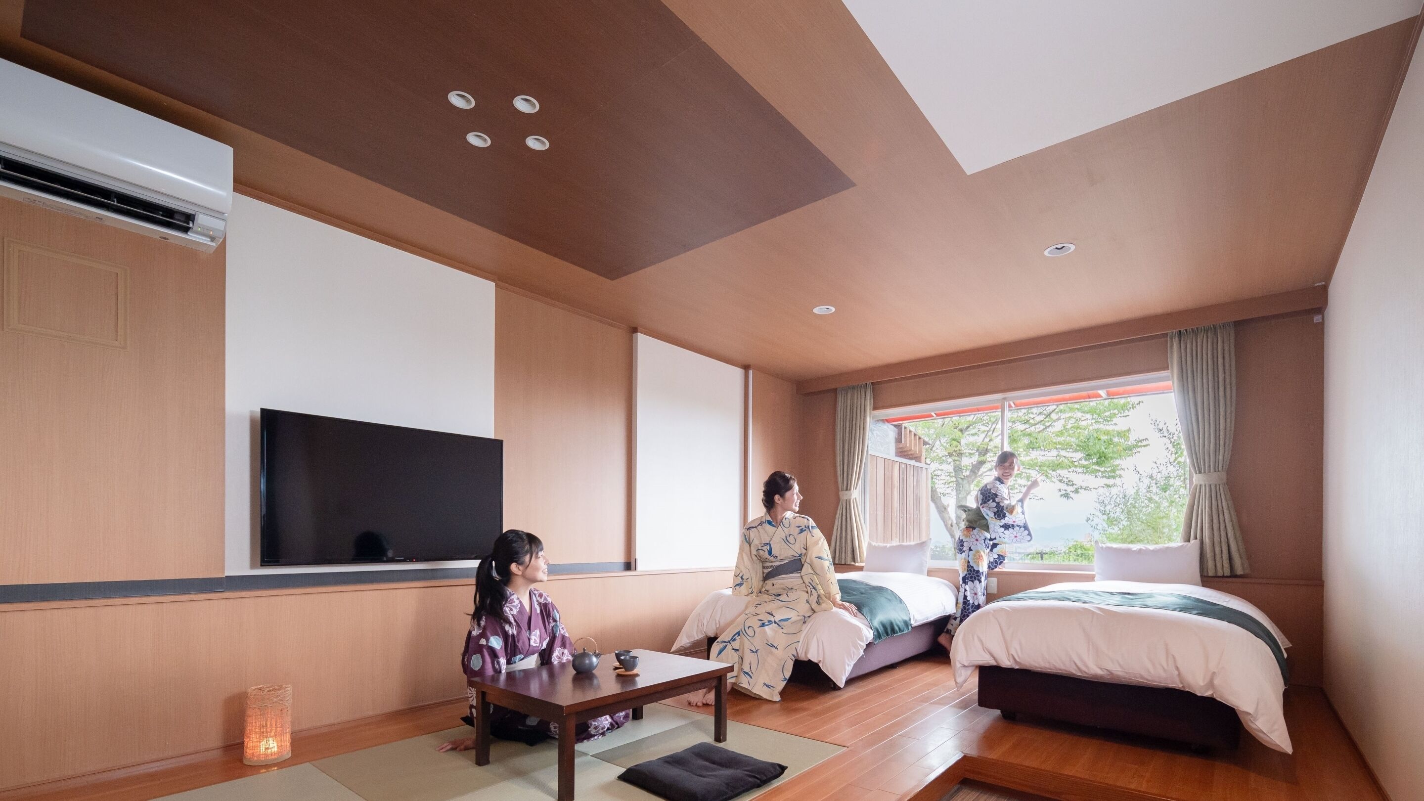 Superior Room, Non Smoking (Western Style, with Open-air Bath) | Peti besi dalam bilik, meja, Wi-fi percuma 
