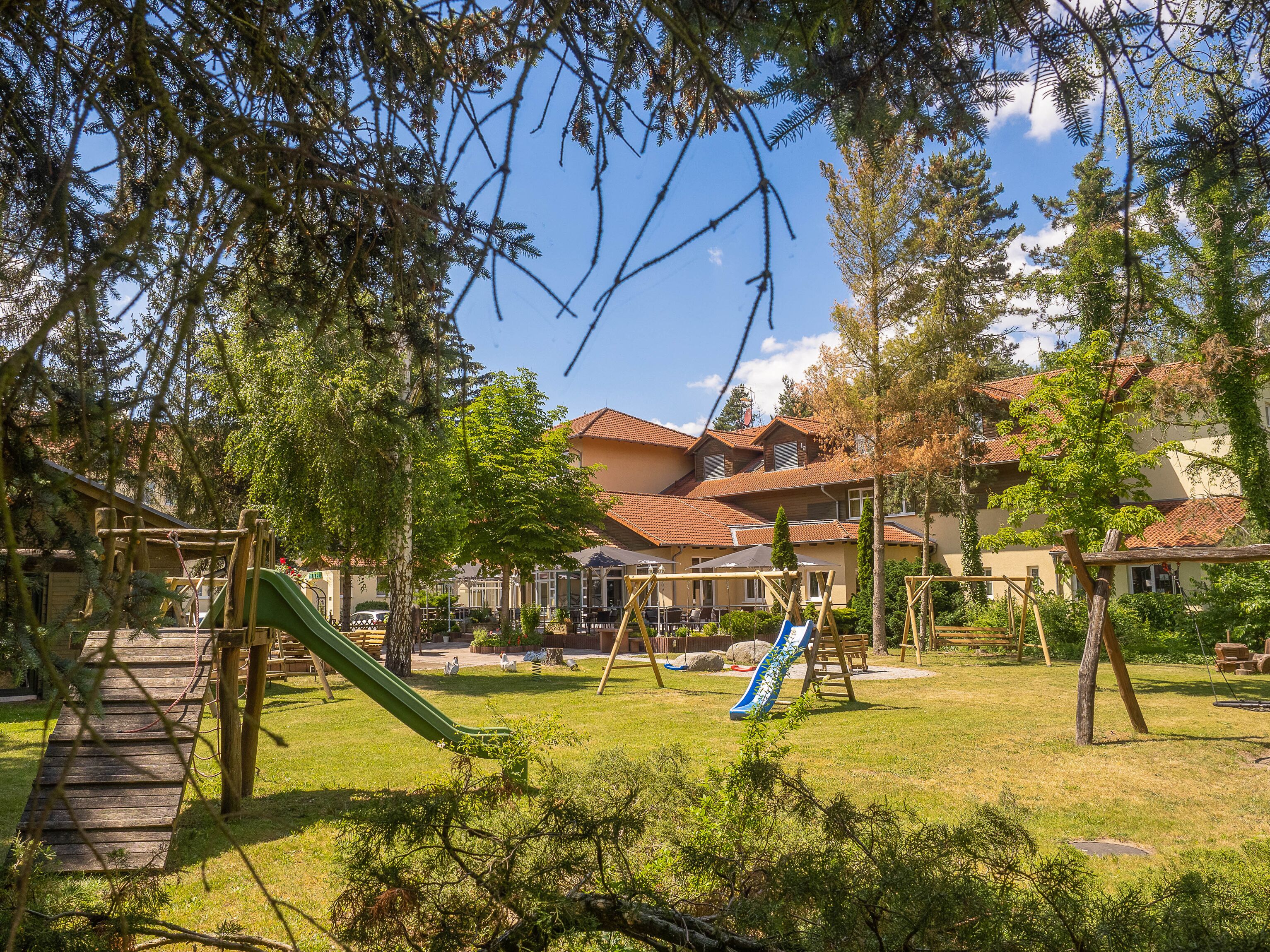 子供用の遊び場 - 屋外