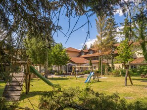 Children’s play area – outdoor