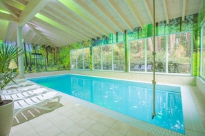 Indoor pool, pool loungers