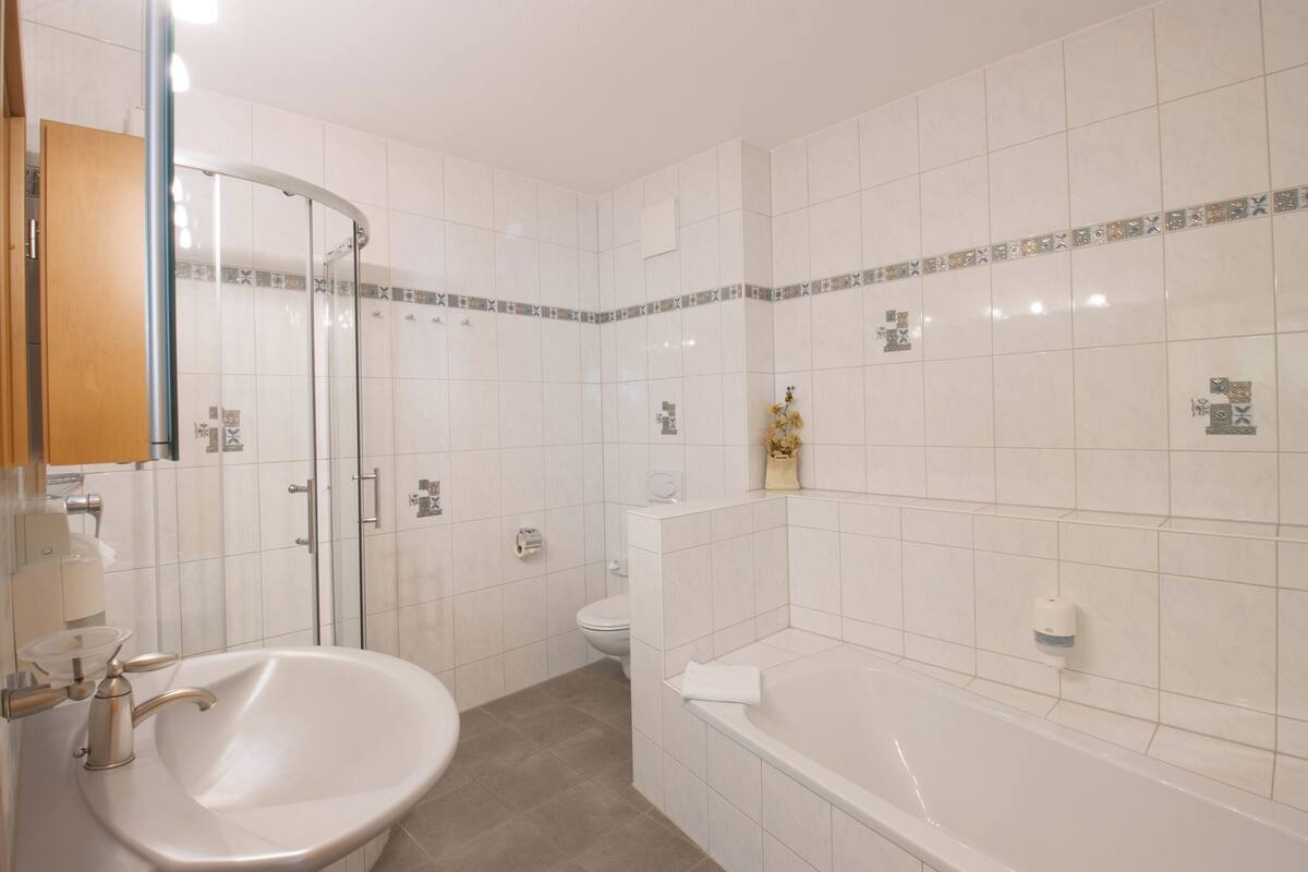 junior suite with balcony | bathroom | shower, rainfall showerhead, free toiletries, hair dryer