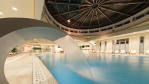 Indoor pool, 4 outdoor pools, pool umbrellas, pool loungers - Hotel Mediteran Conference & Spa resort (Becici)