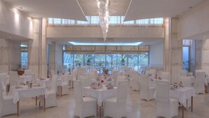 Breakfast, lunch and dinner served  - Hotel Mediteran Conference & Spa resort (Becici)