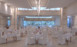 Breakfast, lunch and dinner served - Hotel Mediteran Conference & Spa resort (Becici)