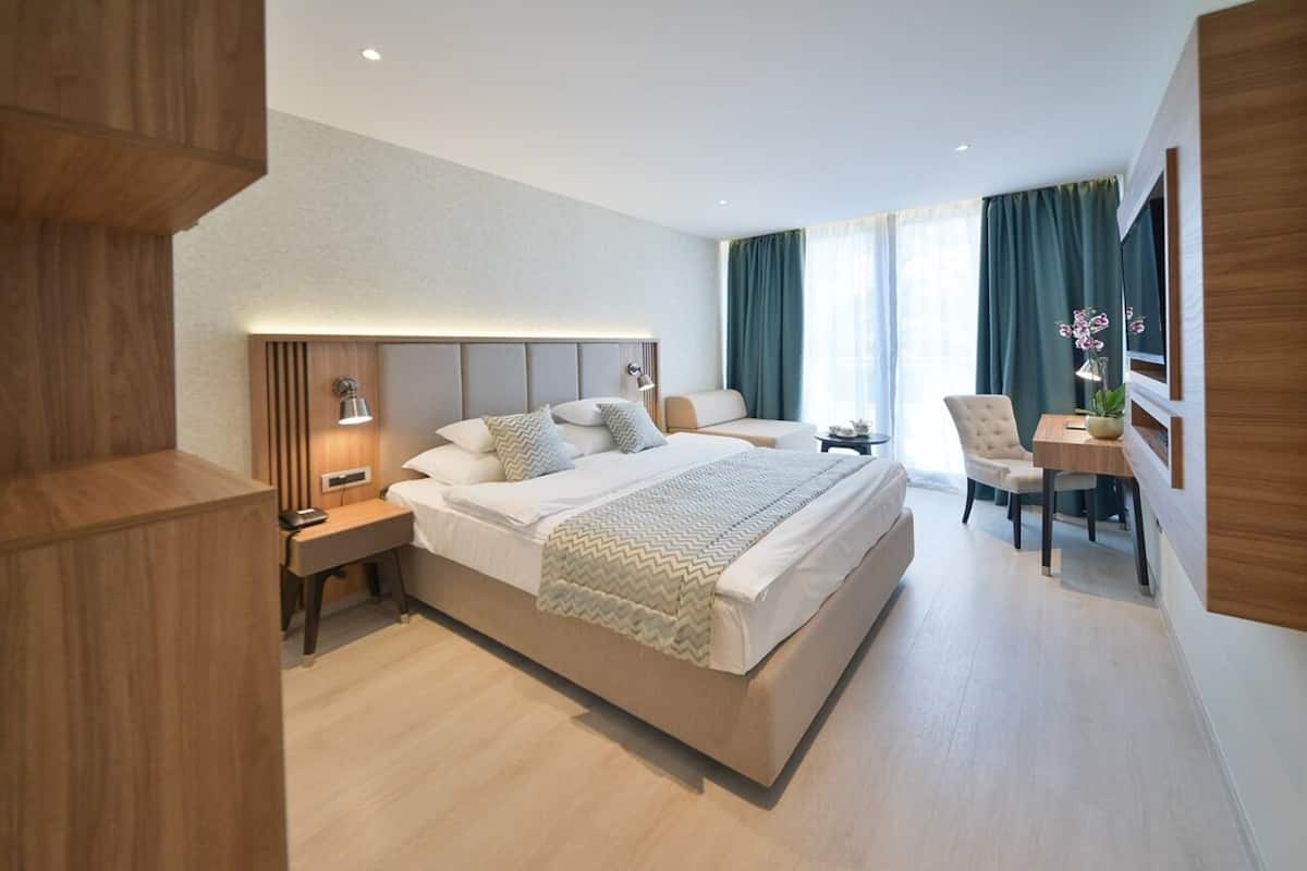 Superior kamer, 1 twee- of 2 eenpersoonsbedden | 1 slaapkamer, hypoallergeen beddengoed, een minibar