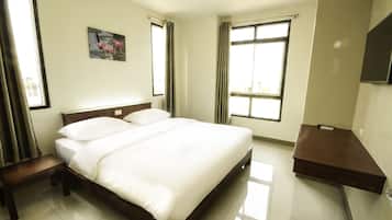 Suite, 2 Bedrooms, Non Smoking, Private Bathroom | Desk, blackout drapes, free WiFi
