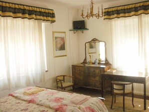 Chambre Double, salle de bains commune