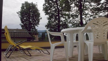 Camera doppia, bagno condiviso | Terrazza/patio