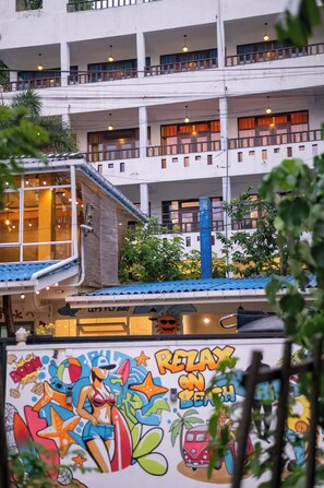 Vista frontal de la propiedad