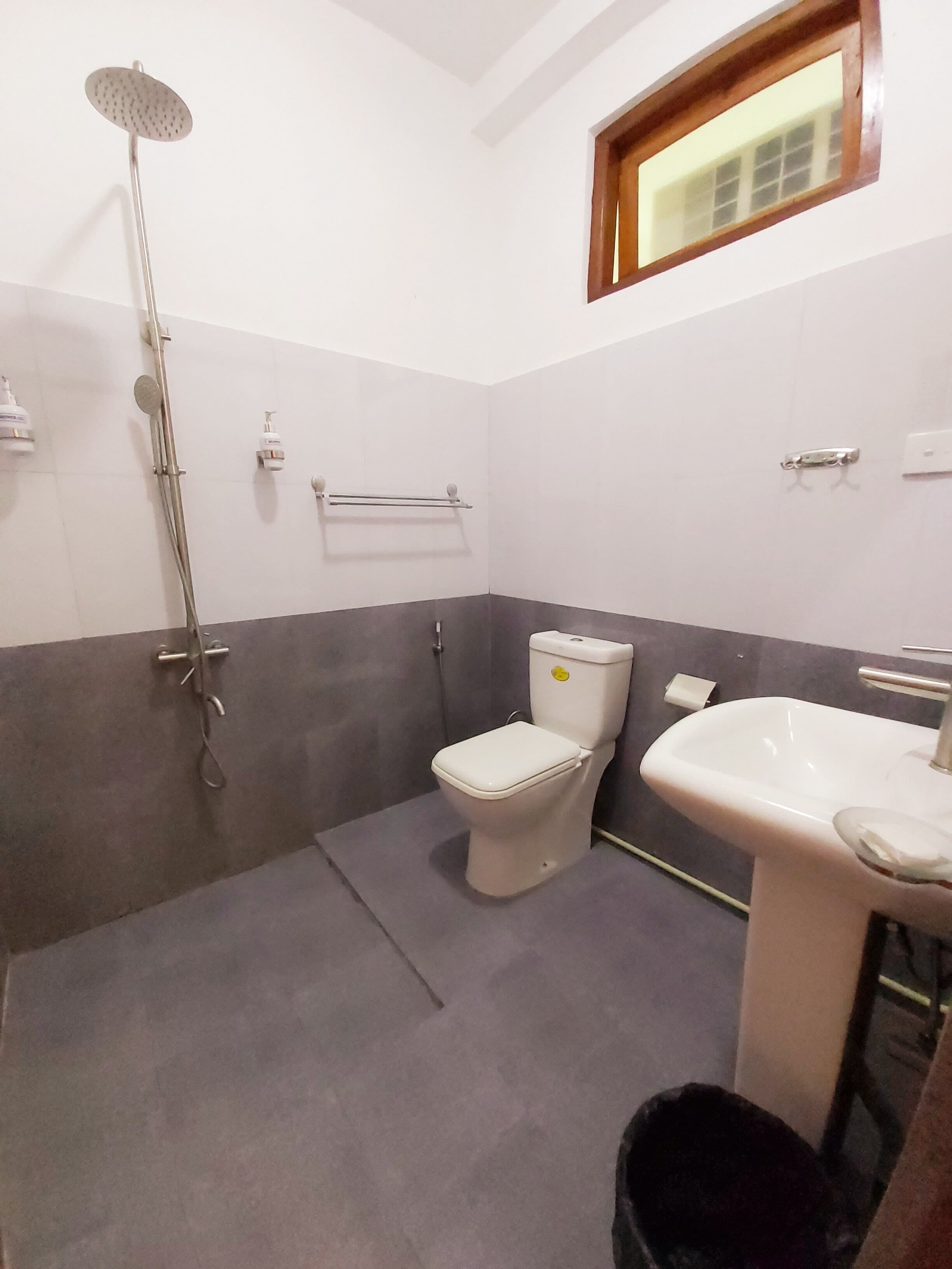 shower, rainfall showerhead, free toiletries, hair dryer