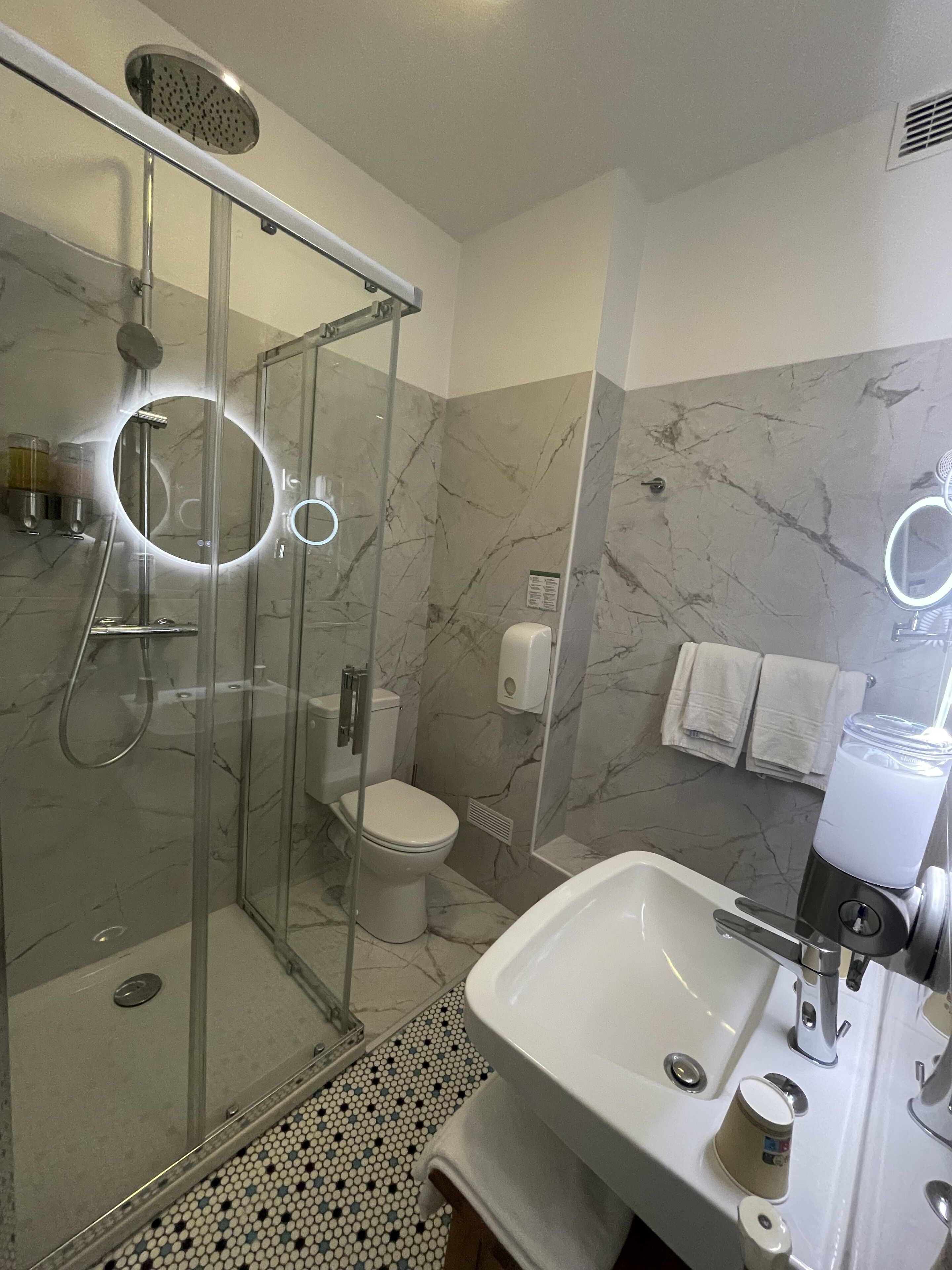 雙人房, 1 張標準雙人床 | 浴室 | 免費盥洗用品、吹風機、毛巾、肥皂