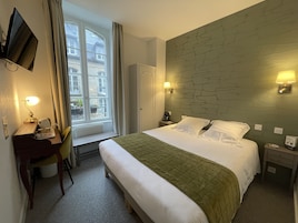 Quarto casal, 1 cama de casal | Cofres nos quartos, escrivaninha, quartos à prova de som
