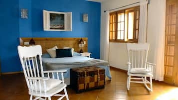 Suíte, sacada (Cabo Verde) | Frigobar, cofres nos quartos, escrivaninha, cortinas blackout