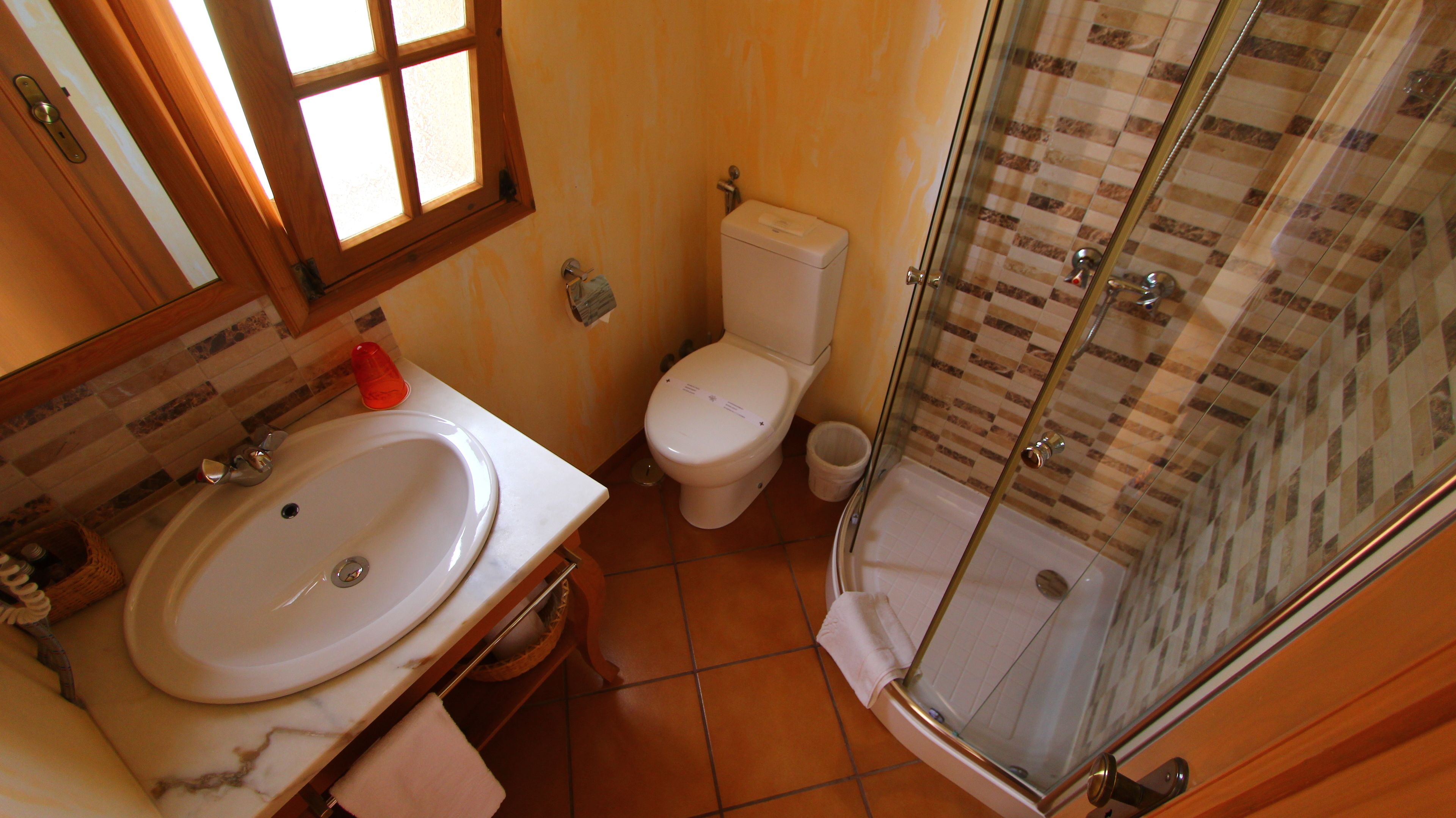 double or twin room (fogo) | bathroom | shower, free toiletries, hair dryer, towels