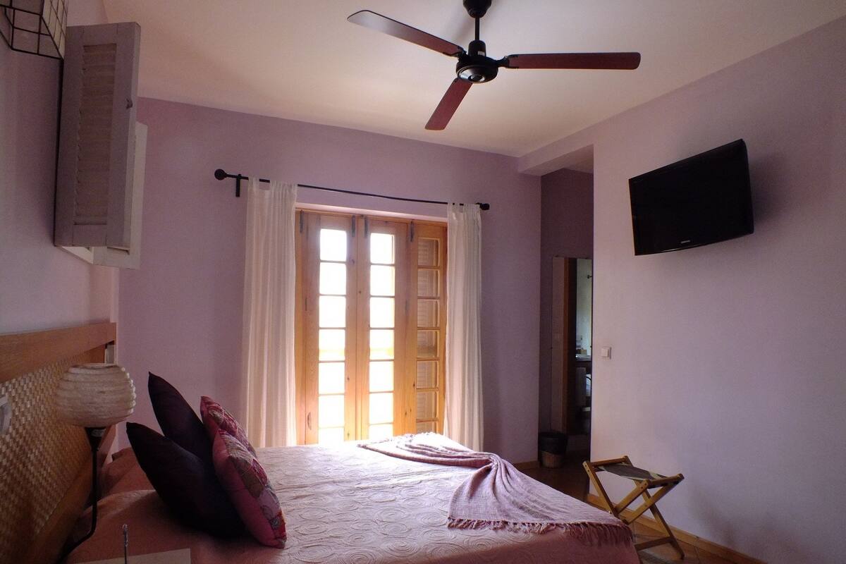 Double or Twin Room, Balcony (Sao Vicente) | Minibar, in-room safe, desk, blackout curtains