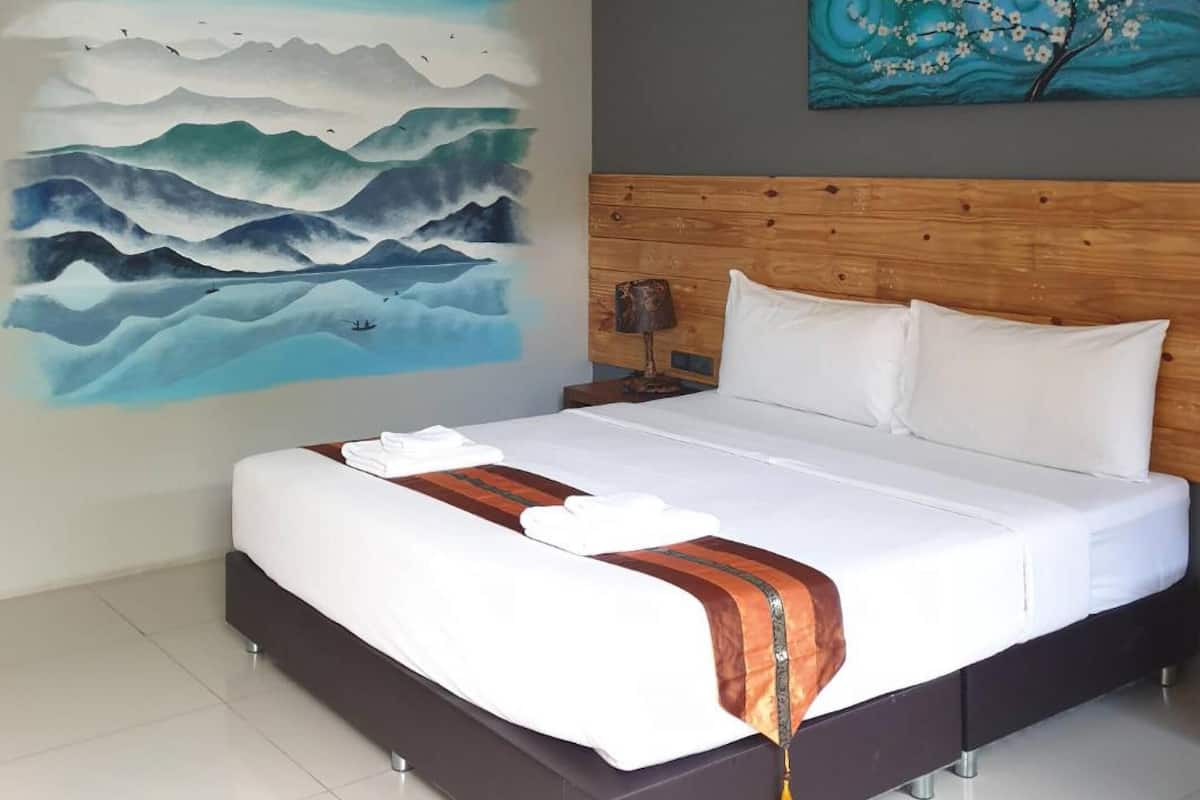 Deluxe King Room | Free WiFi