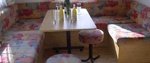 2 bedrooms, cots/infant beds, bed sheets - Camping de la croix d'Arles (Saints-Geosmes)