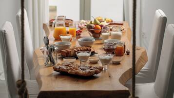 Petit déjeuner continental servi tous les jours en supplément