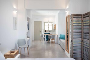 Junior Suite (Panoramic View) | Private kitchen | Full-size fridge, stovetop, espresso maker, coffee/tea maker - Halcyon Suites and Villas Naxos (Naxos)