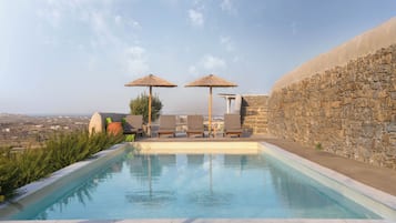 Outdoor pool, pool umbrellas, sun loungers