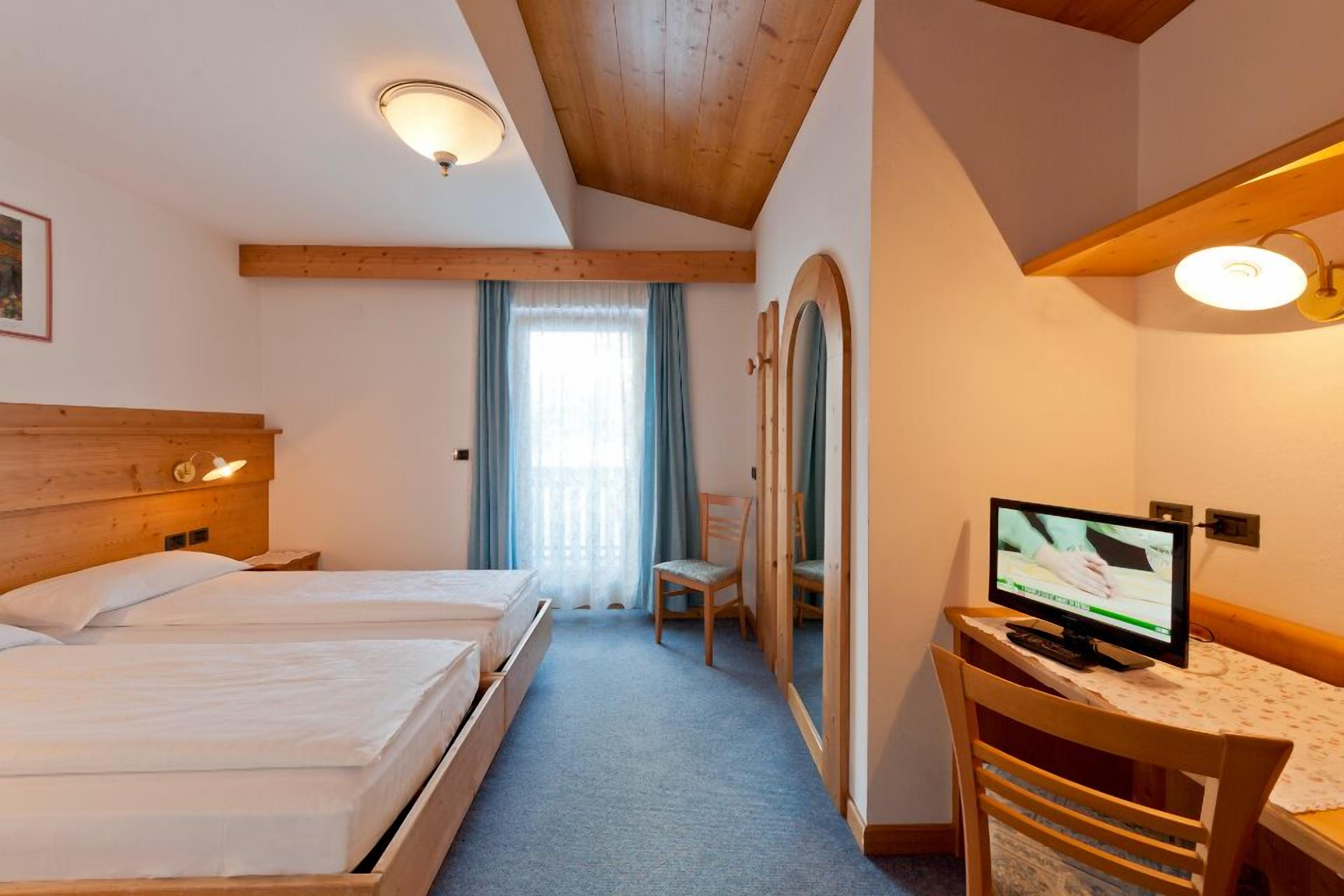 triple room | in-room safe, desk, soundproofing, free cots/infant beds