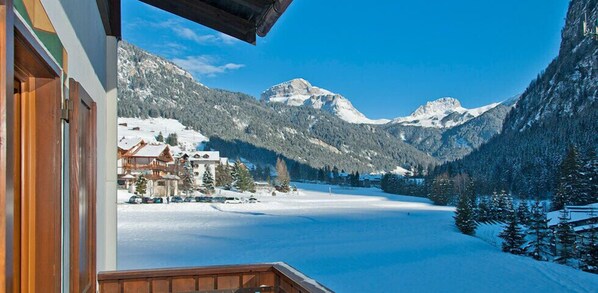 View from property - Hotel Cesa Edelweiss (Campitello di Fassa)