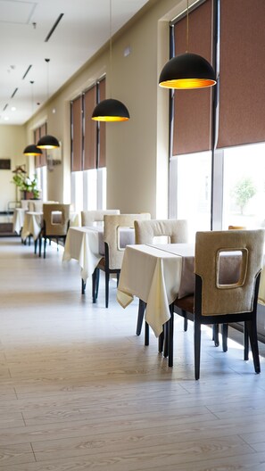Breakfast, lunch, dinner served; international cuisine  - Chagala Residence Atyrau (Atyrau)