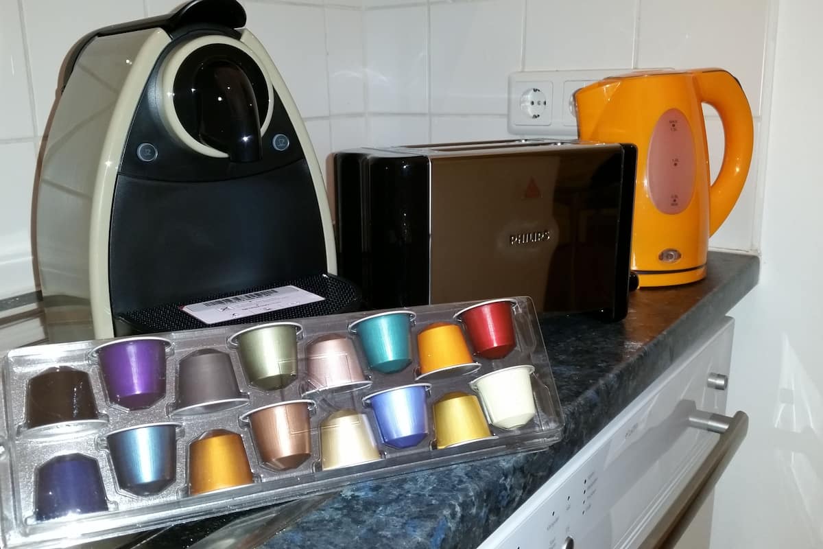 Appartamento Business, 1 camera da letto, cucina (excluded 35 EUR Cleaning Fee per stay) | Cucina privata | Frigorifero, microonde, forno, piano cottura