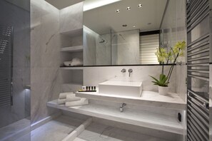 In-room safe, desk, blackout curtains, soundproofing - MET34 Athens (Athens)