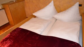 شقة ديلوكس - غرفة نوم واحدة - بمطبخ - منظر للفناء (excluded 30 EUR Cleaning Fee per stay) | 1 غرفة نوم ومكتب ومكواة/لوح كي وواي فاي مجانًا