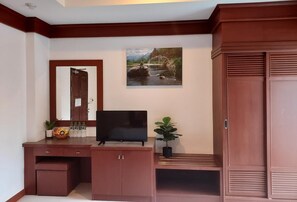 Minibar, in-room safe, free cribs/infant beds, rollaway beds - Naithon Beach Mansion (Sa Khu)