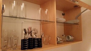 Apartament Comfort, 2 dormitoris, cuina (excluded 30 EUR Cleaning Fee per stay) | Cuina privada | Frigorífic gran, microones, forn i placa de cuina