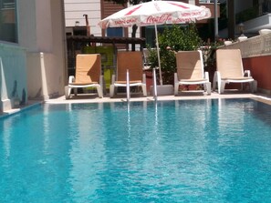 Outdoor pool, pool umbrellas, sun loungers - Mood Beach Hotel (Didim)